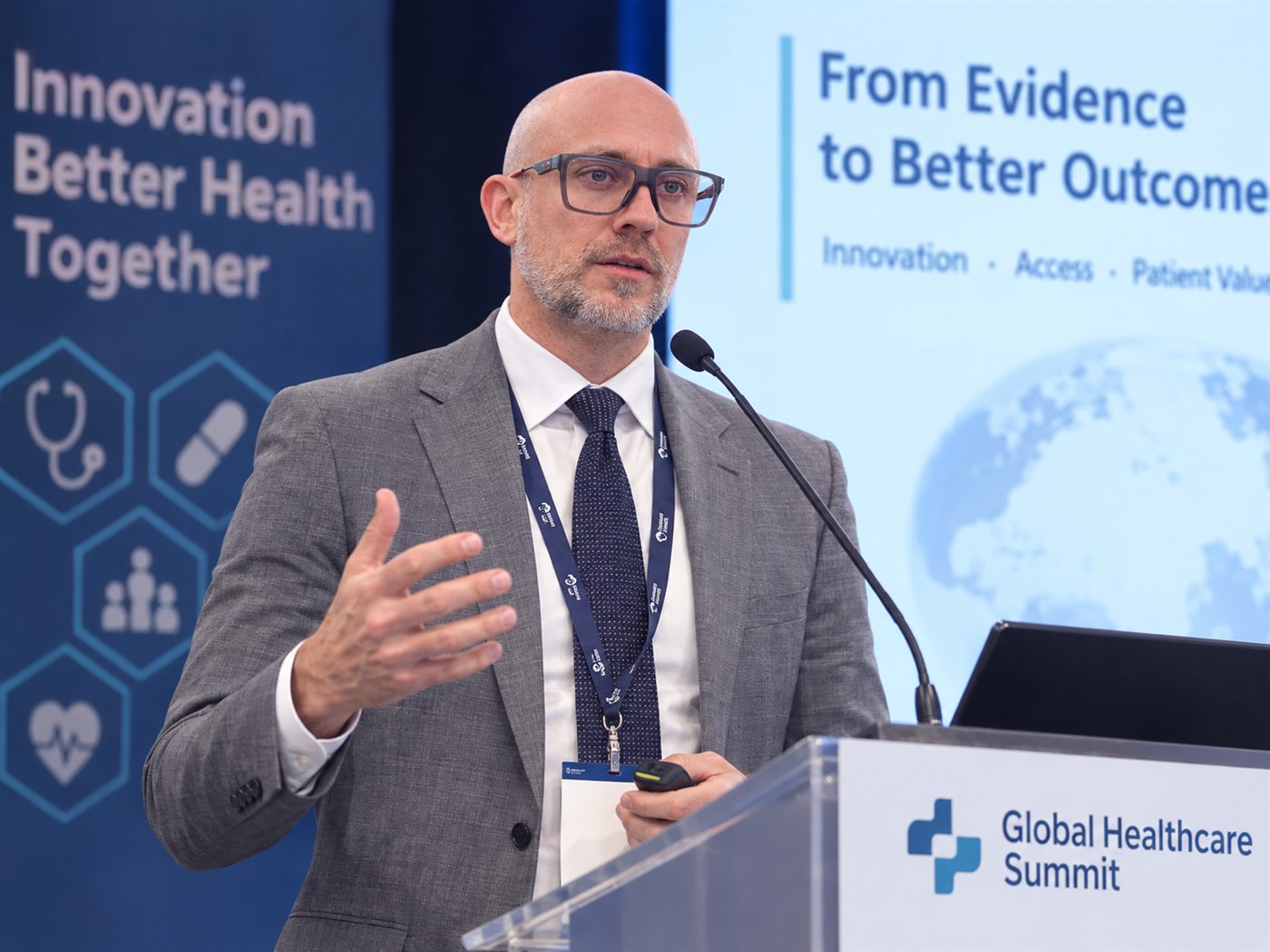Federico Vitali relatore a un congresso internazionale sulla sanità